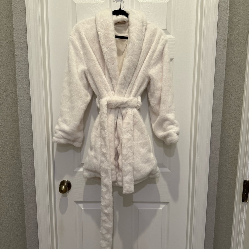 PB Teen Sweetheart Robe - Picture 4 of 10